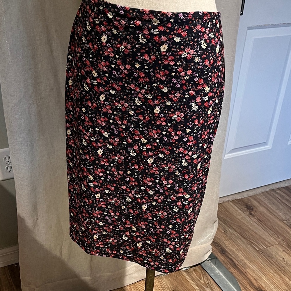 Women's Black Floral Pencil Skirt - Pink, Yellow & White Daisy Print